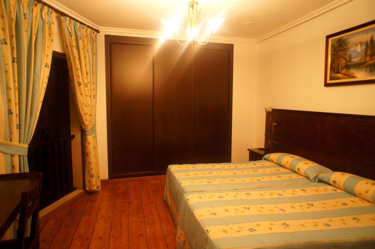 Mirador Da Ribeira Hotell Viana do Bolo Rom bilde