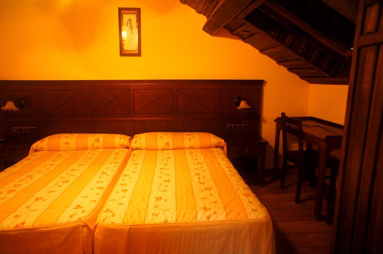 Mirador Da Ribeira Hotell Viana do Bolo Rom bilde