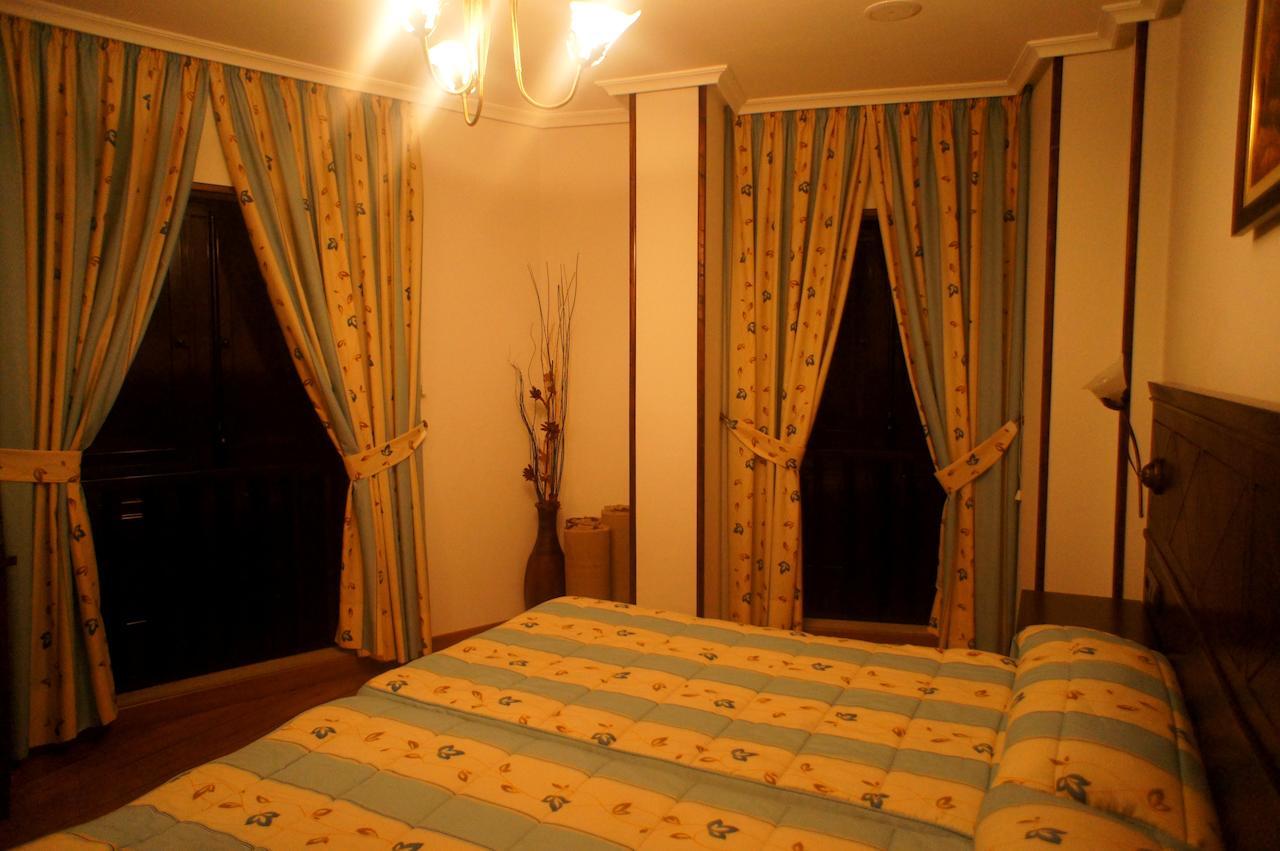Mirador Da Ribeira Hotell Viana do Bolo Rom bilde